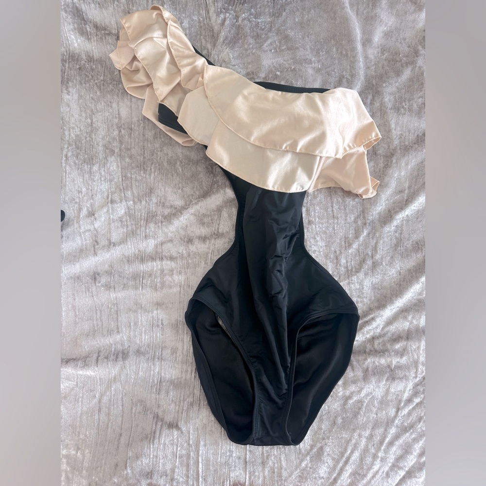One shoulder ruffle bathing suit